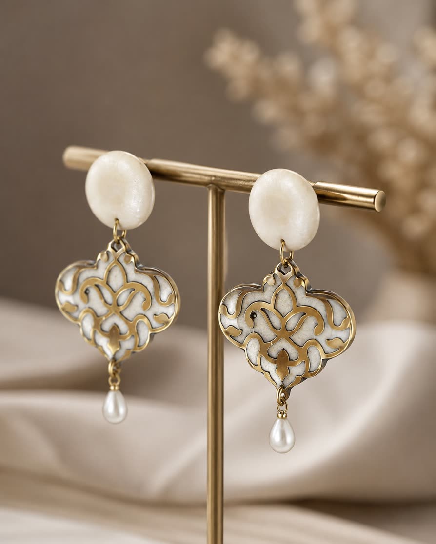 گوشواره سفید طرح سنتی مروارید دار